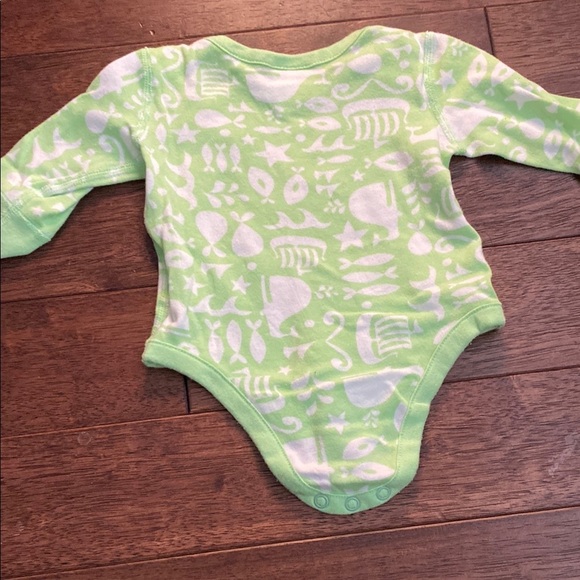 Hanna Andersson Green and White Bodysuit with Playful Patterns - Picture 6 of 7